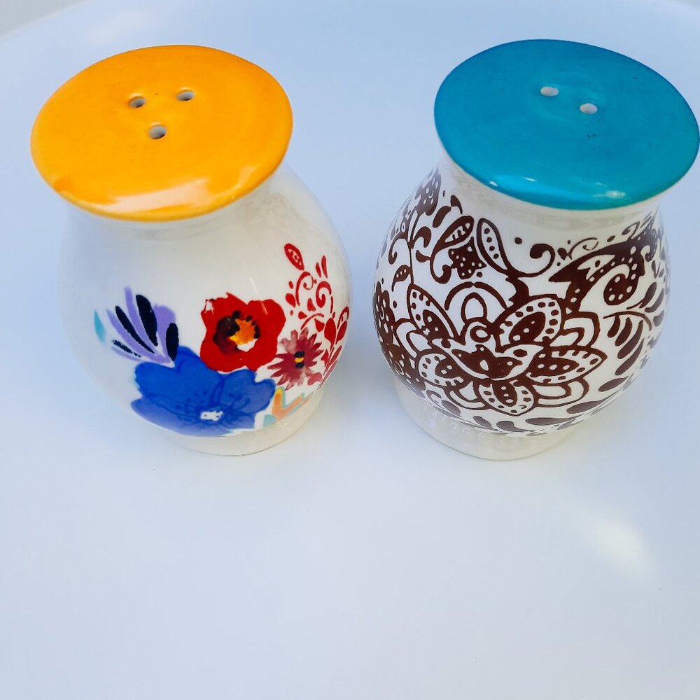 PIONEER WOMAN Floral Flea Market Design Ceramic Salt and Pepper Shakers, vintage